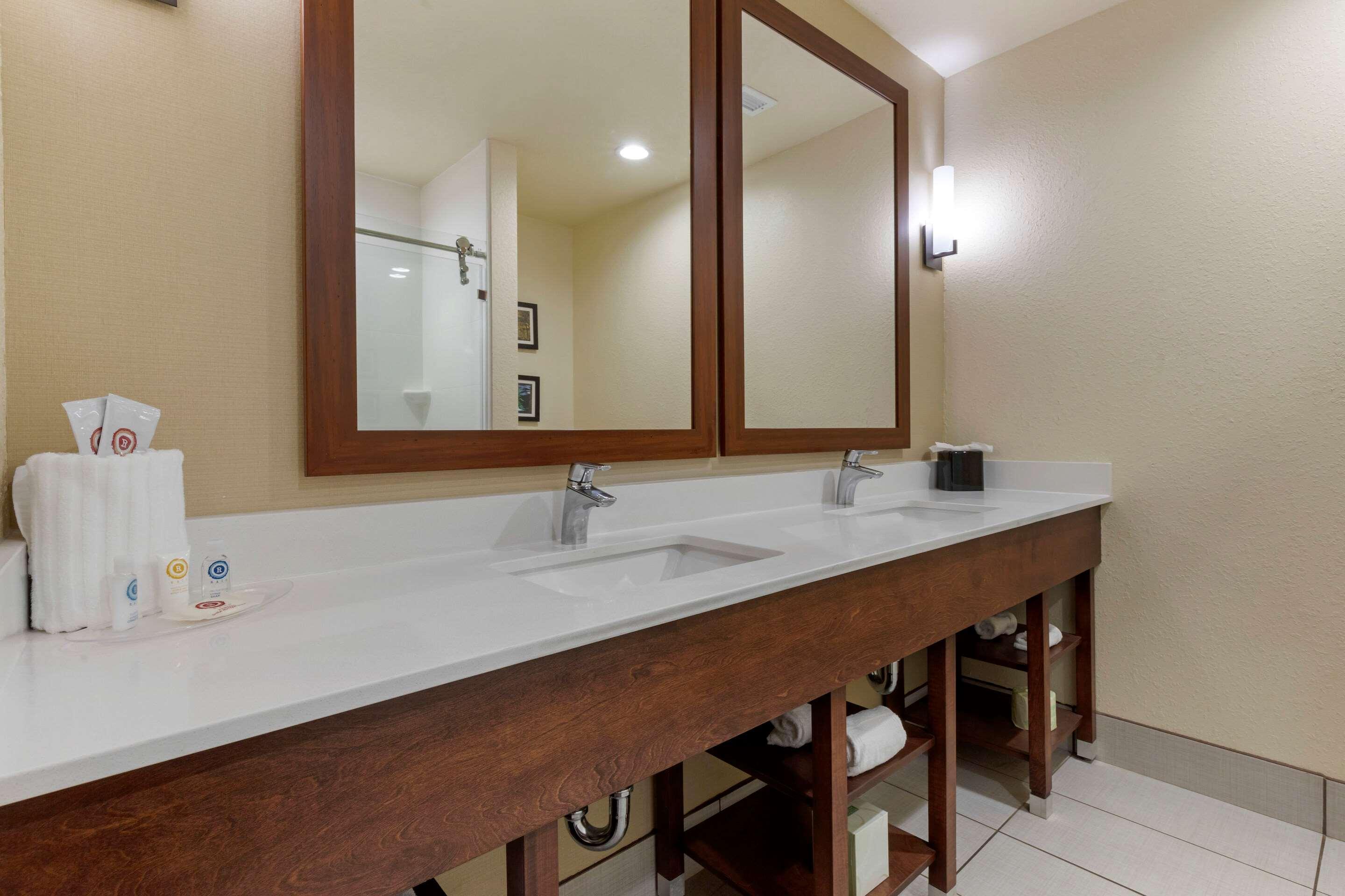 Comfort Suites Greenville South Piedmont Exteriér fotografie
