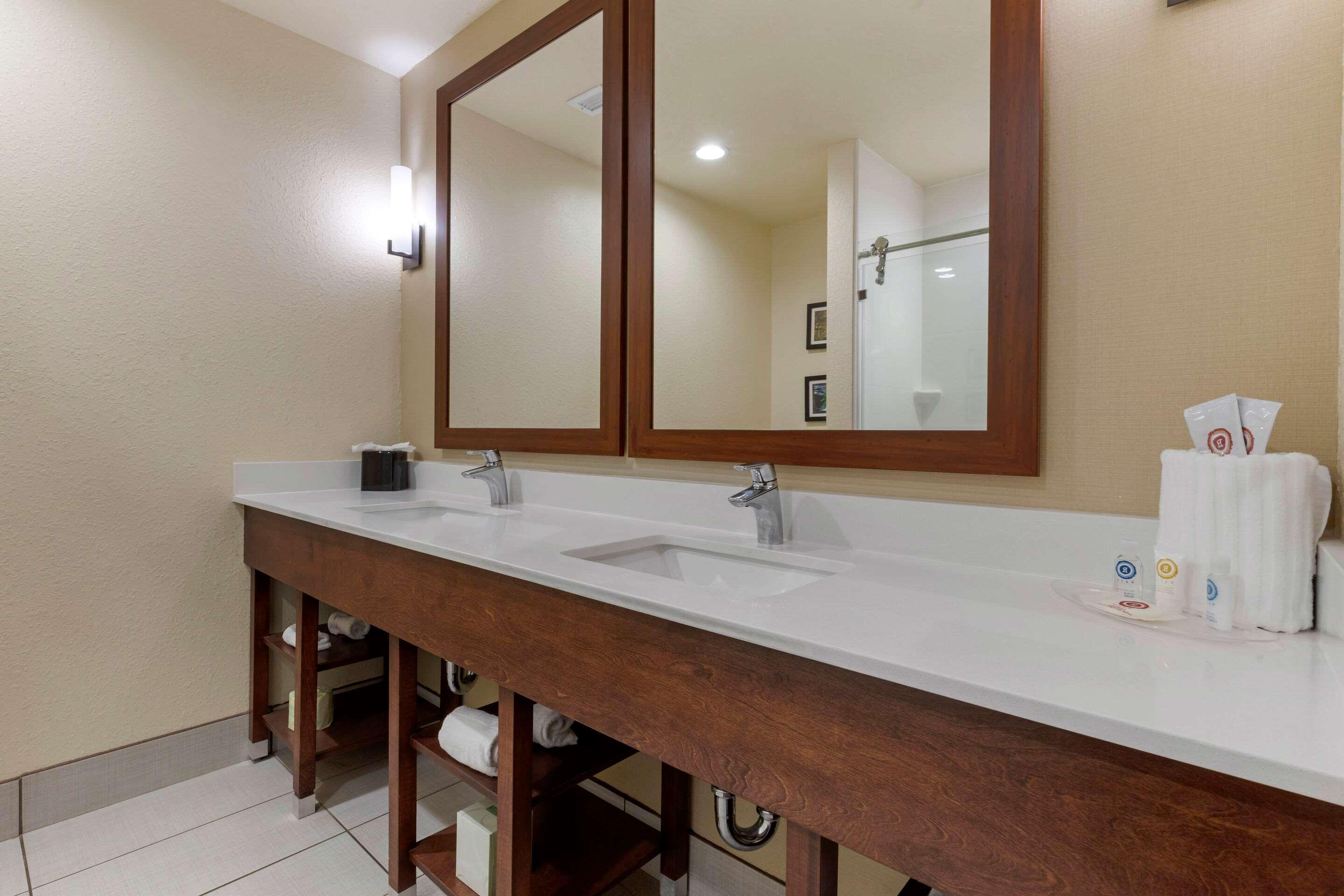 Comfort Suites Greenville South Piedmont Exteriér fotografie