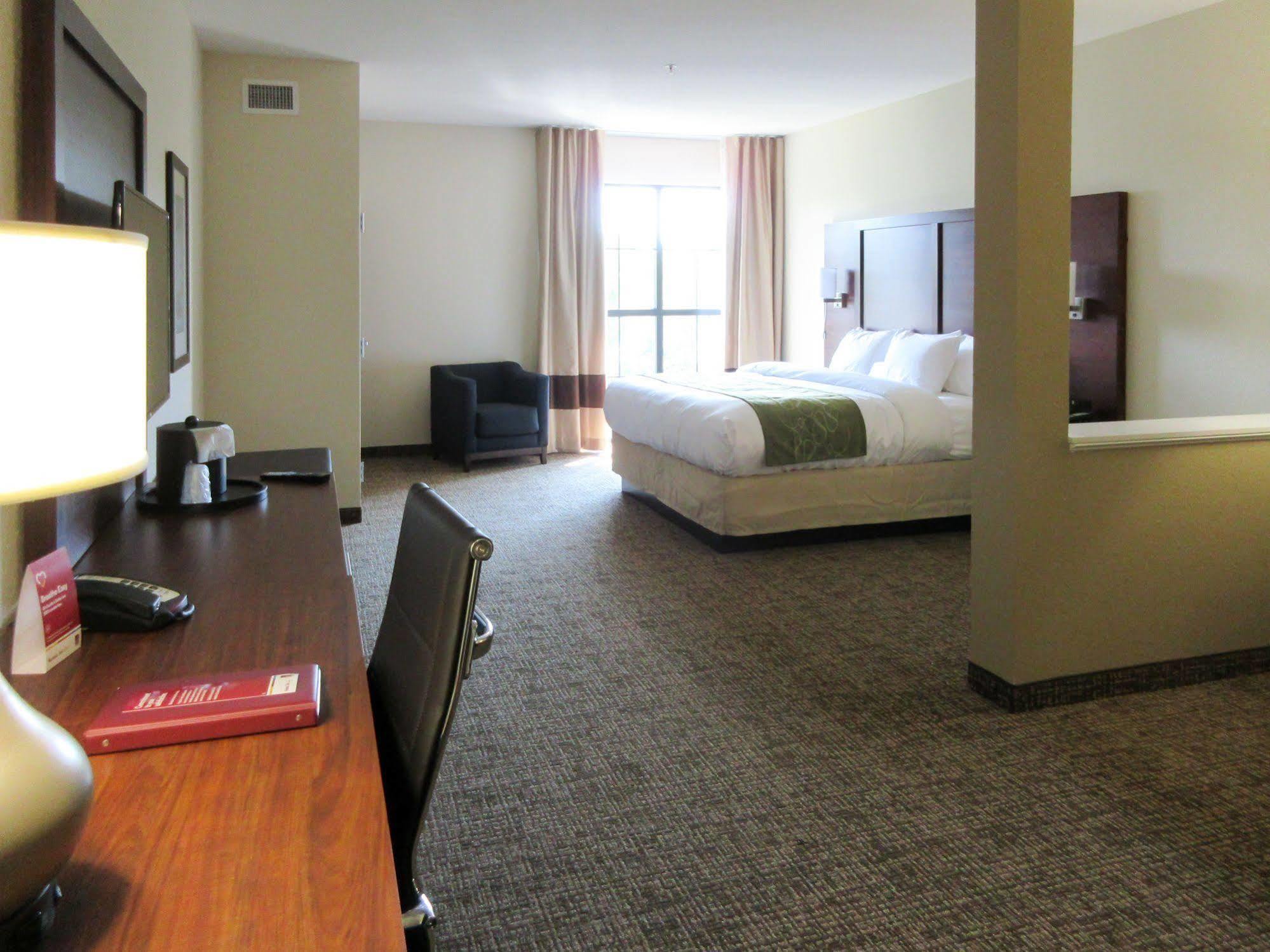 Comfort Suites Greenville South Piedmont Exteriér fotografie